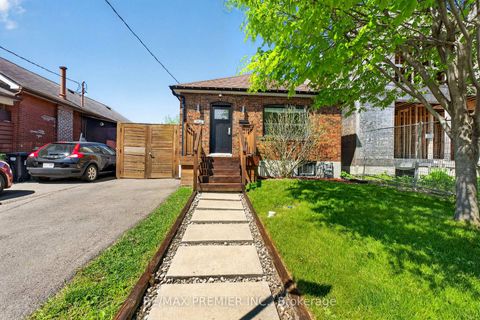 Photo 1 at 154 Fifth Street, New Toronto, Toronto