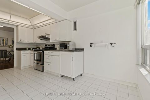 Photo 18 at 206 - 7250 Yonge Street, Yorkhill, Vaughan