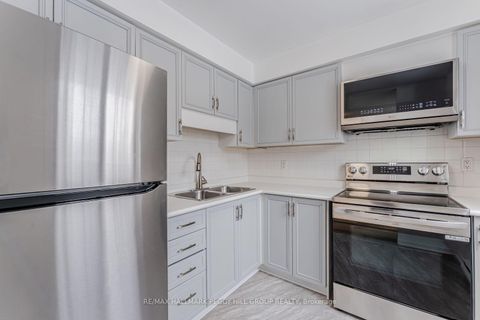 Photo 2 at 7 - 21 Evergreen Court, Ardagh, Barrie