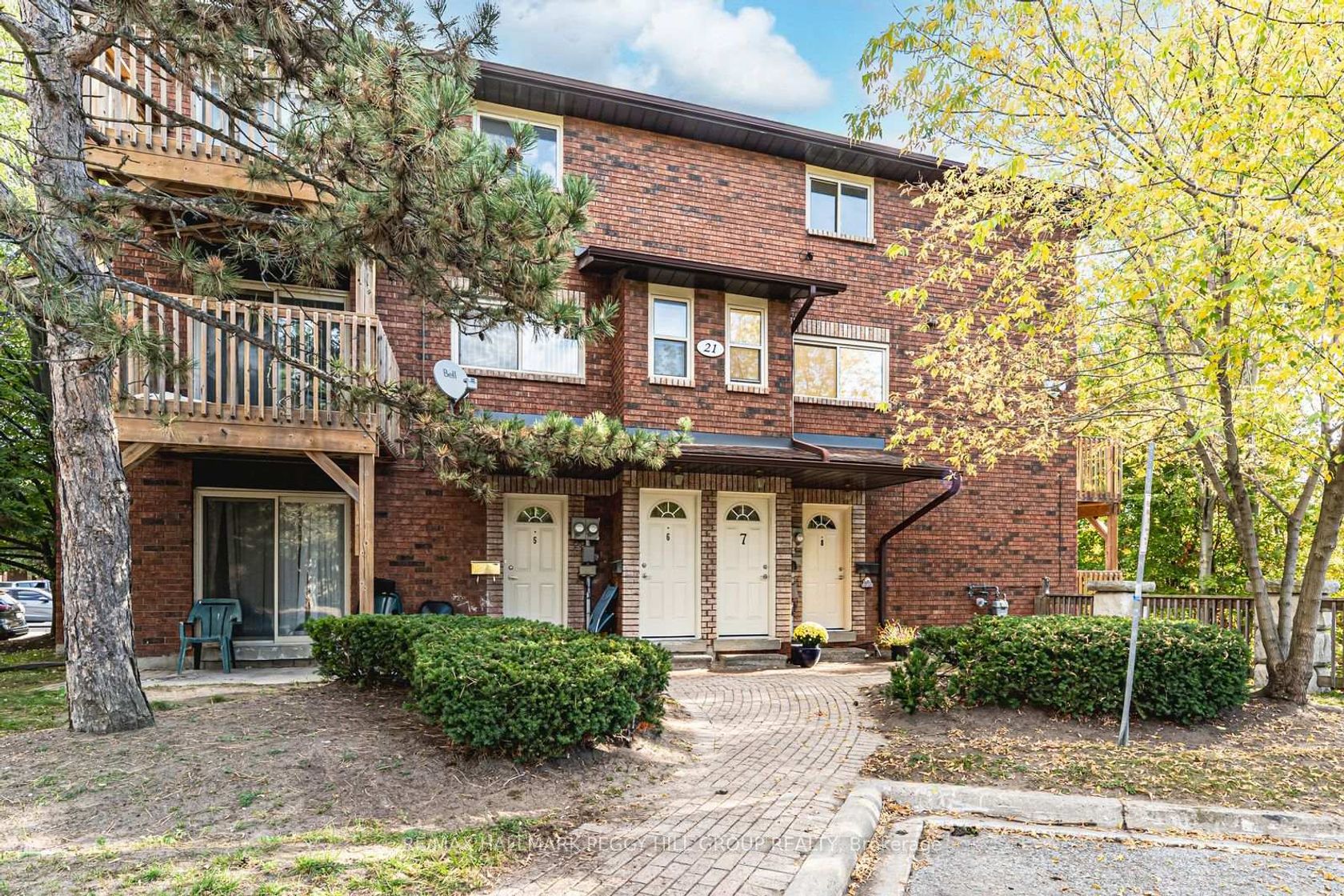 7 - 21 Evergreen Court, Ardagh, Barrie photo 2
