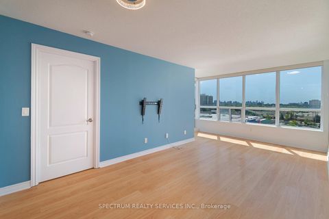 Photo 9 at 904 - 15 North Park Road, Beverley Glen, Vaughan