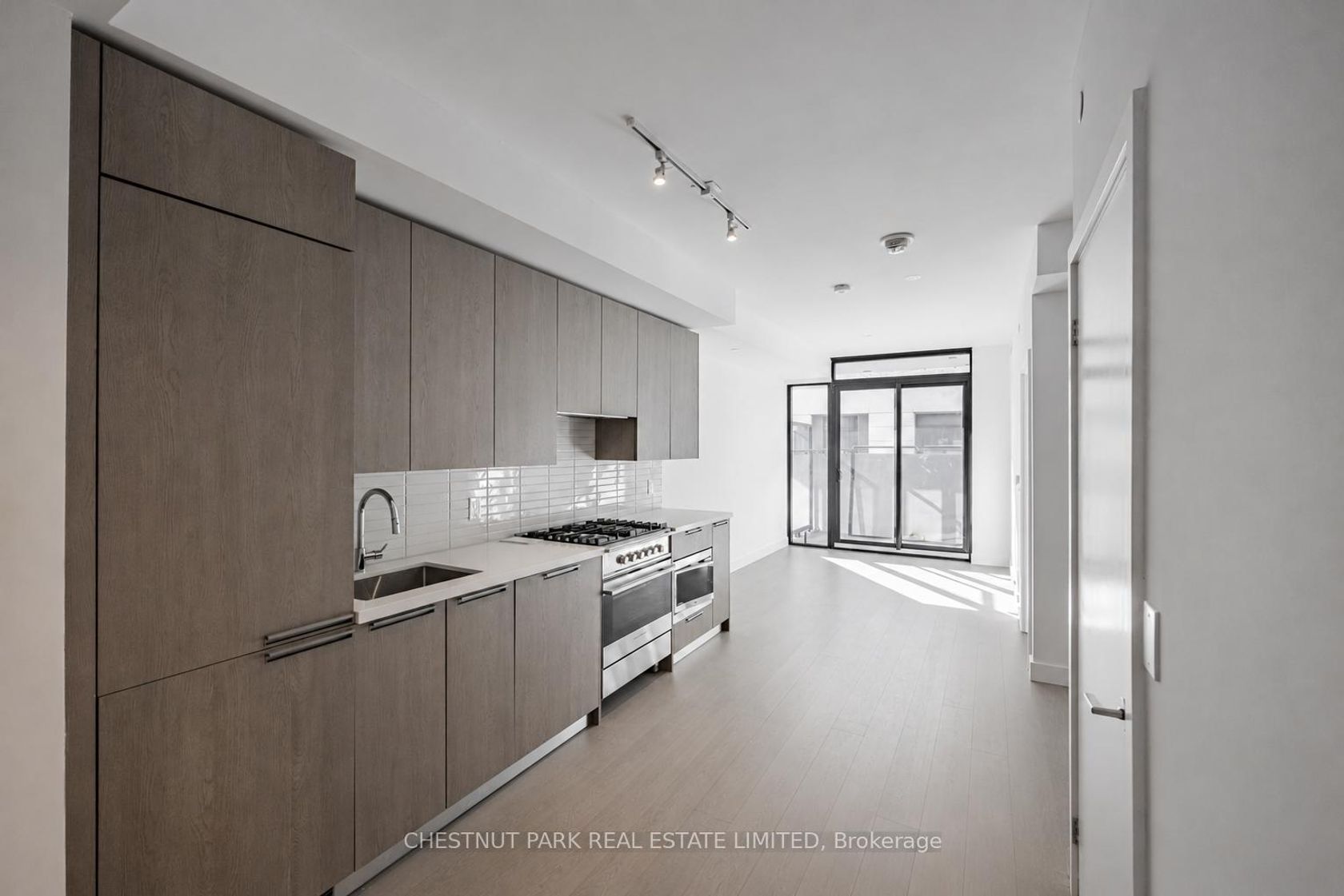 703 - 160 Kingsway Crescent, Kingsway South, Toronto photo 8