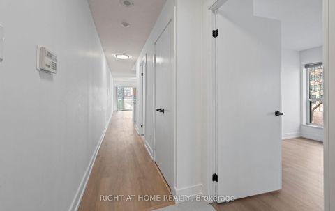 Photo 5 at 219 - 600 Queens Quay, Waterfront Communities C1, Toronto