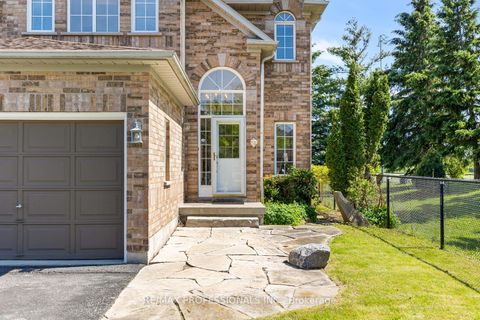Photo 1 at 106 Hollybush Drive, Maple, Vaughan