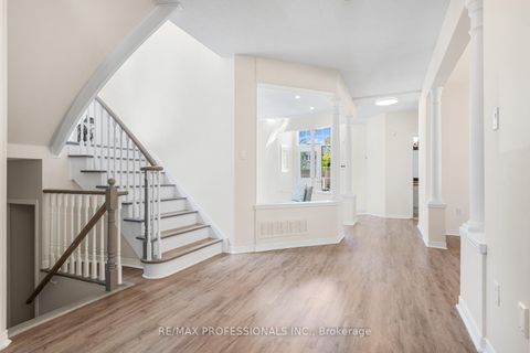 Photo 3 at 106 Hollybush Drive, Maple, Vaughan