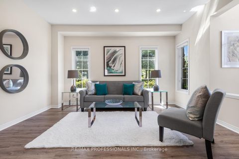 Photo 4 at 106 Hollybush Drive, Maple, Vaughan
