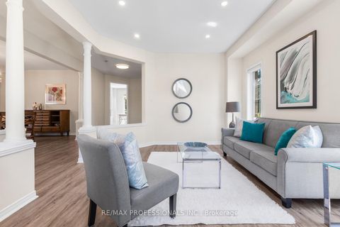 Photo 5 at 106 Hollybush Drive, Maple, Vaughan