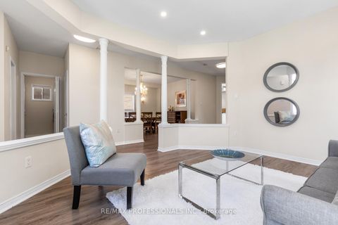 Photo 6 at 106 Hollybush Drive, Maple, Vaughan