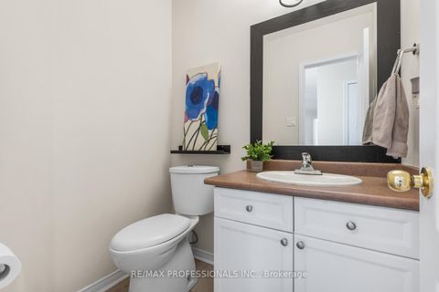 Photo 8 at 106 Hollybush Drive, Maple, Vaughan