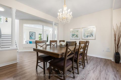 Photo 10 at 106 Hollybush Drive, Maple, Vaughan