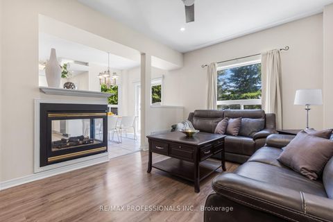 Photo 12 at 106 Hollybush Drive, Maple, Vaughan