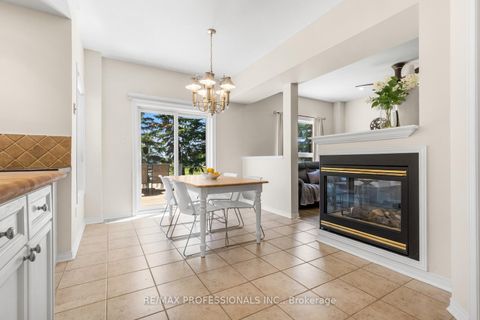 Photo 13 at 106 Hollybush Drive, Maple, Vaughan