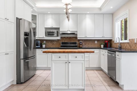 Photo 17 at 106 Hollybush Drive, Maple, Vaughan