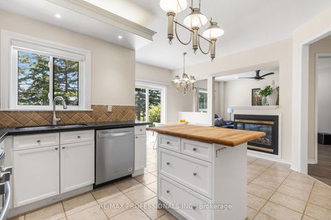 Photo 18 at 106 Hollybush Drive, Maple, Vaughan