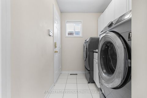 Photo 19 at 106 Hollybush Drive, Maple, Vaughan