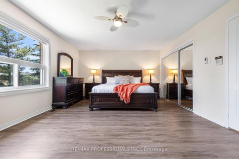 Photo 22 at 106 Hollybush Drive, Maple, Vaughan