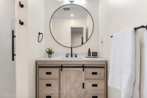 Photo 32 at 106 Hollybush Drive, Maple, Vaughan