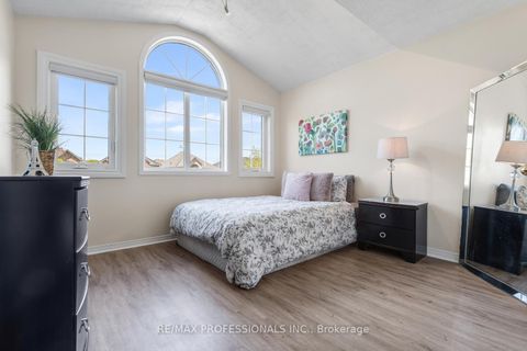 Photo 33 at 106 Hollybush Drive, Maple, Vaughan
