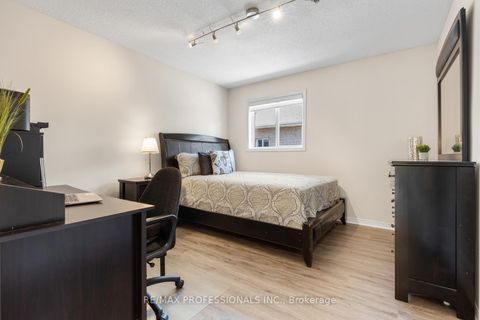 Photo 34 at 106 Hollybush Drive, Maple, Vaughan