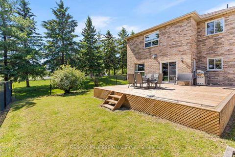 Photo 37 at 106 Hollybush Drive, Maple, Vaughan