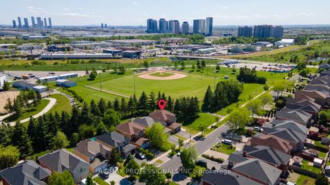 Photo 41 at 106 Hollybush Drive, Maple, Vaughan