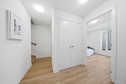 Photo 18 at 909 - 2 Steckley House Ln Lane, Rural Richmond Hill, Richmond Hill