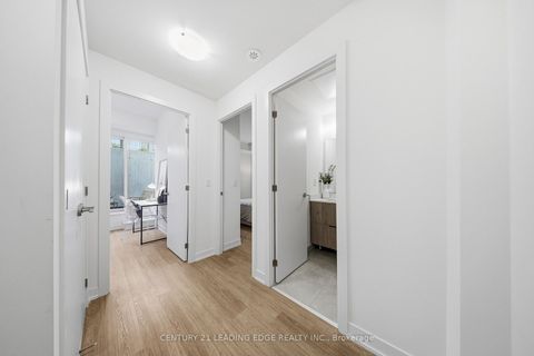 Photo 19 at 909 - 2 Steckley House Ln Lane, Rural Richmond Hill, Richmond Hill