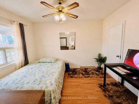 Photo 6 at 8 Mack Avenue, Birchmount, Toronto