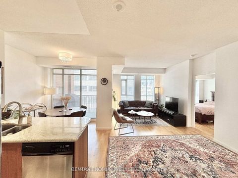 Photo 2 at 426 - 900 Mount Pleasant Road, Mount Pleasant West, Toronto