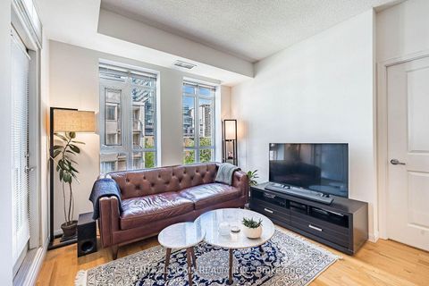 Photo 3 at 426 - 900 Mount Pleasant Road, Mount Pleasant West, Toronto