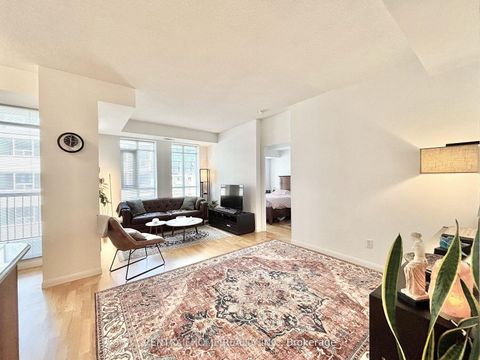 Photo 5 at 426 - 900 Mount Pleasant Road, Mount Pleasant West, Toronto