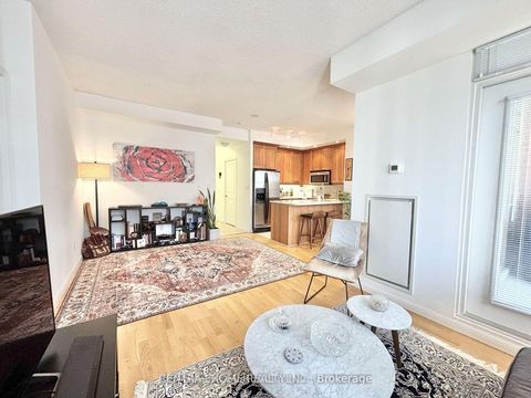 Photo 10 at 426 - 900 Mount Pleasant Road, Mount Pleasant West, Toronto