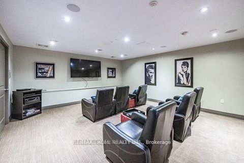 Photo 32 at 426 - 900 Mount Pleasant Road, Mount Pleasant West, Toronto
