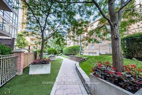 Photo 37 at 426 - 900 Mount Pleasant Road, Mount Pleasant West, Toronto