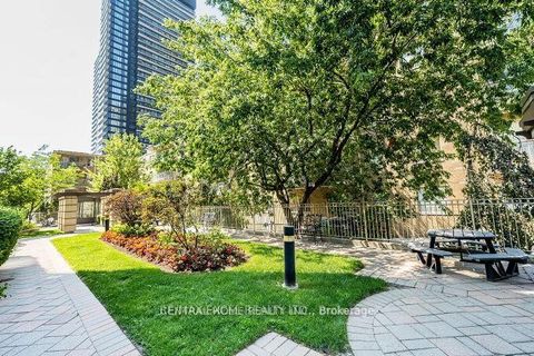 Photo 39 at 426 - 900 Mount Pleasant Road, Mount Pleasant West, Toronto