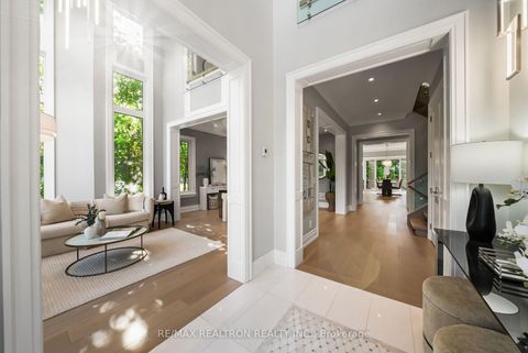 Photo 2 at 14 Westglen Crescent, City Centre West, Toronto