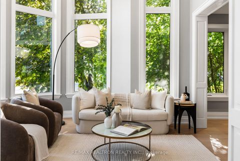 Photo 3 at 14 Westglen Crescent, City Centre West, Toronto