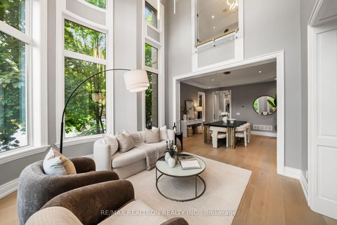 Photo 4 at 14 Westglen Crescent, City Centre West, Toronto
