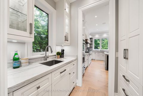 Photo 6 at 14 Westglen Crescent, City Centre West, Toronto