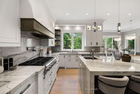 Photo 10 at 14 Westglen Crescent, City Centre West, Toronto