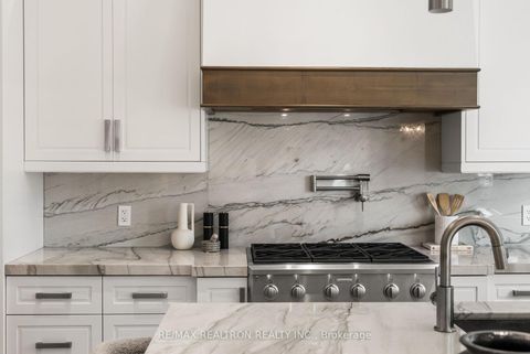 Photo 11 at 14 Westglen Crescent, City Centre West, Toronto