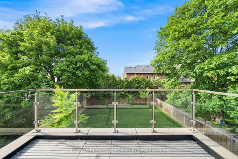 Photo 23 at 14 Westglen Crescent, City Centre West, Toronto