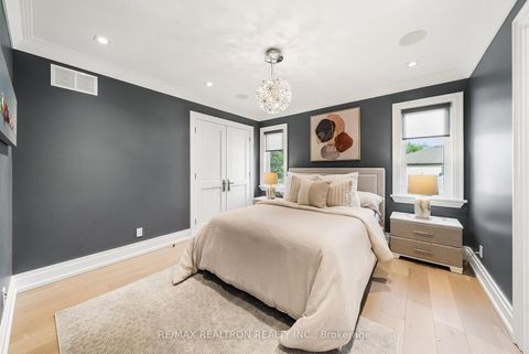 Photo 28 at 14 Westglen Crescent, City Centre West, Toronto