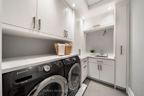 Photo 35 at 14 Westglen Crescent, City Centre West, Toronto