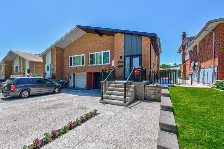 Photo 0 at 2560 Palisander Avenue, Cooksville, Mississauga