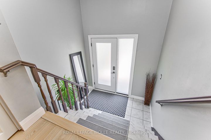 Photo 2 at 2560 Palisander Avenue, Cooksville, Mississauga