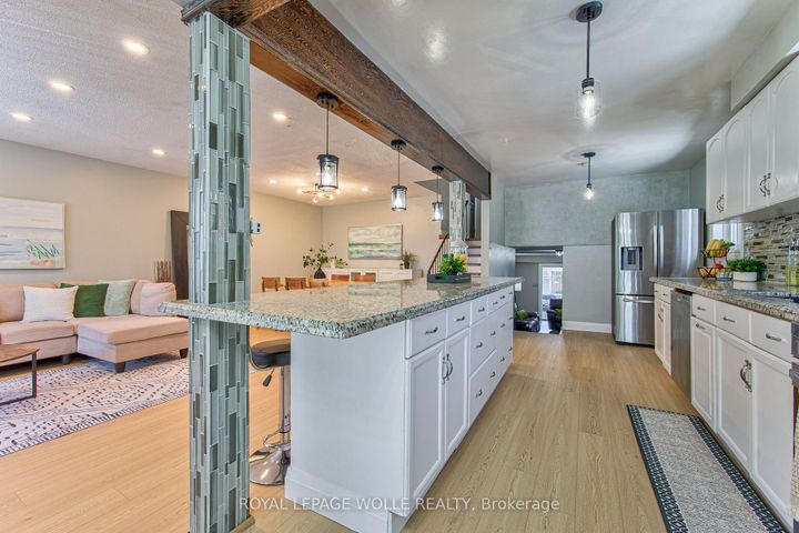 Photo 3 at 2560 Palisander Avenue, Cooksville, Mississauga