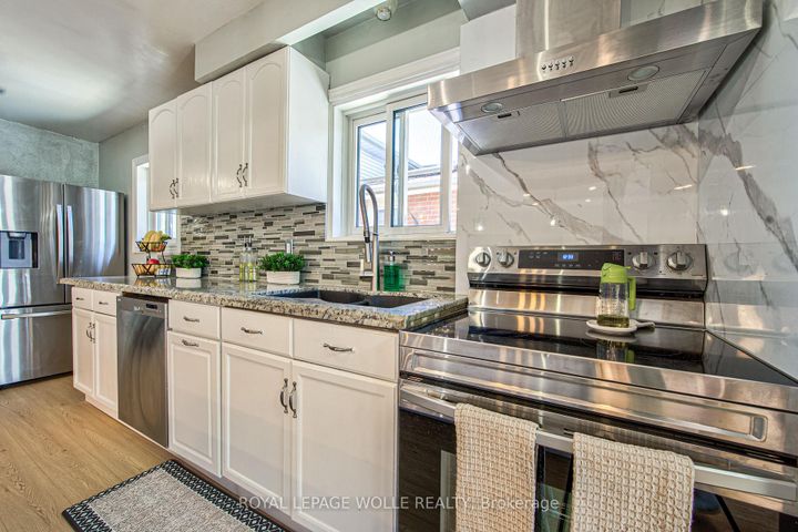 Photo 4 at 2560 Palisander Avenue, Cooksville, Mississauga
