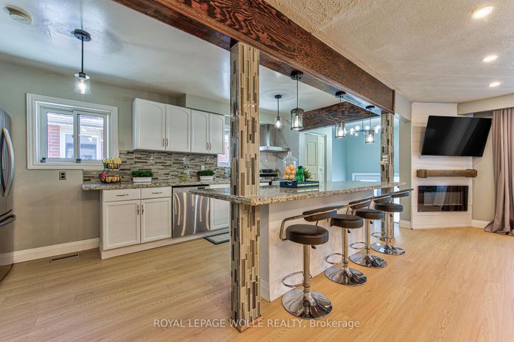 Photo 5 at 2560 Palisander Avenue, Cooksville, Mississauga
