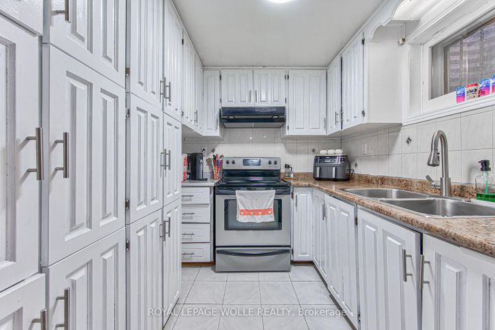 Photo 27 at 2560 Palisander Avenue, Cooksville, Mississauga